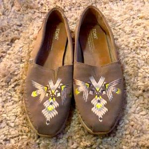 Woman’s Tom’s. Size 7.5